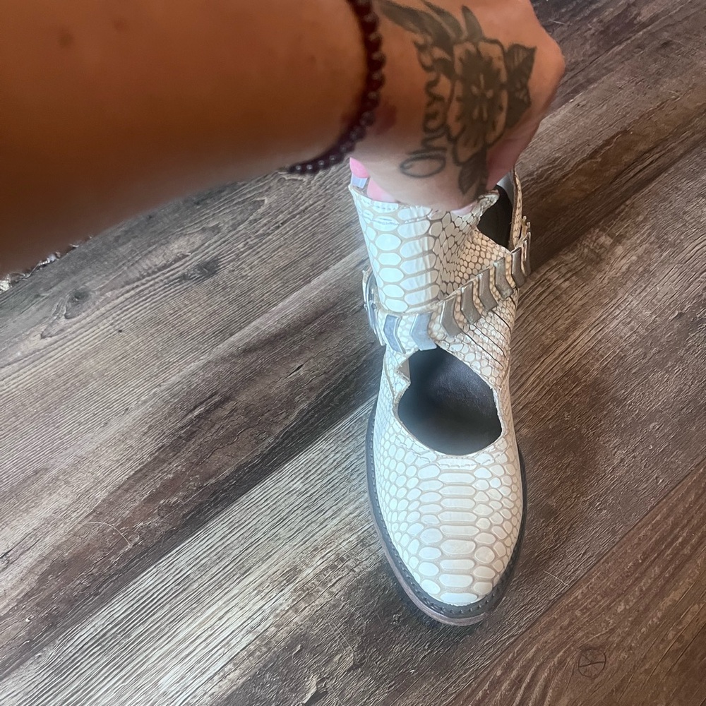 NEW!!!!!! NEVER WORN WHITE SNAKE SKIN BOOTIES !
